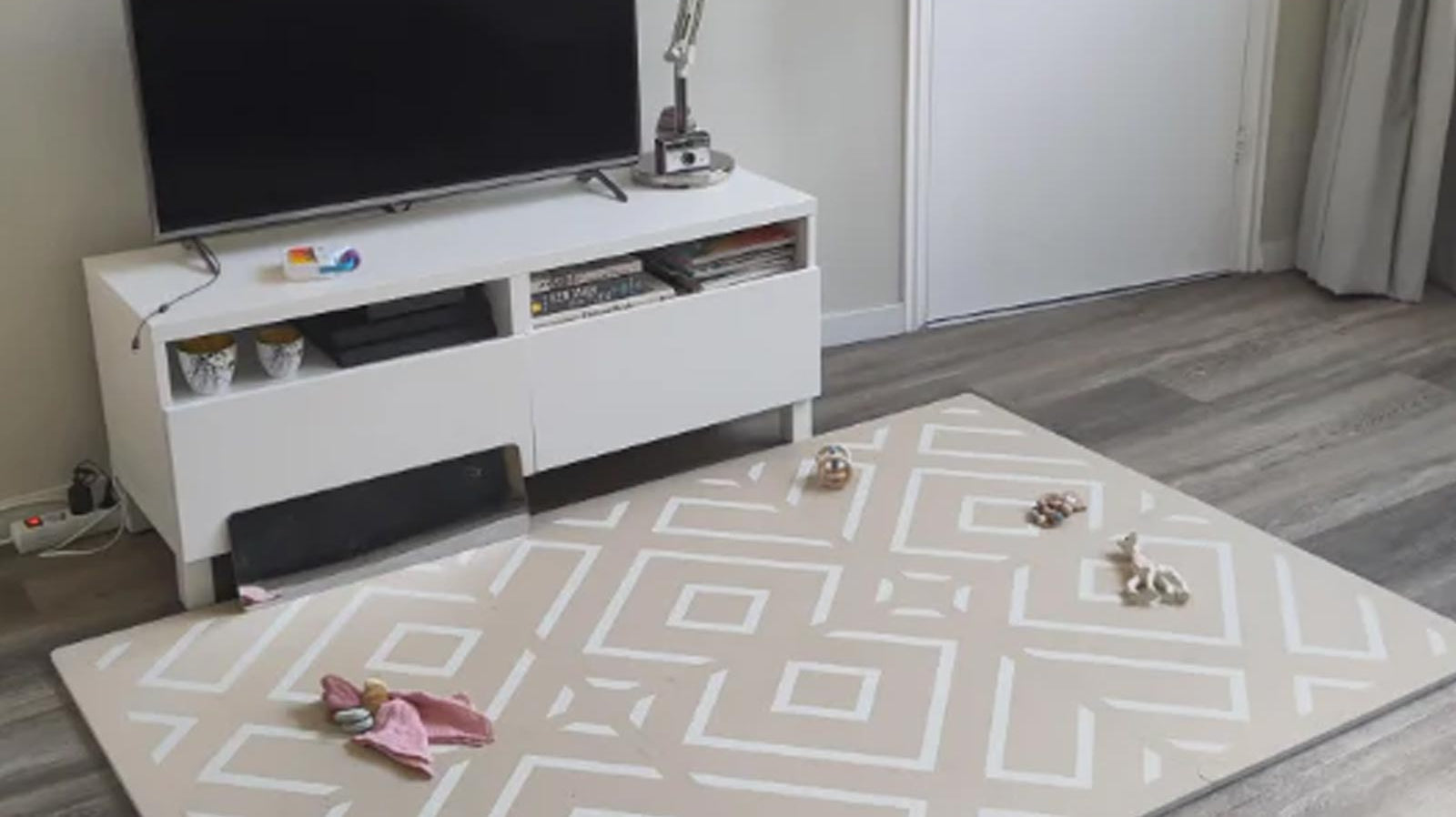 Less Visual Clutter, More Focus: Set Up a Play Area That Supports Attention