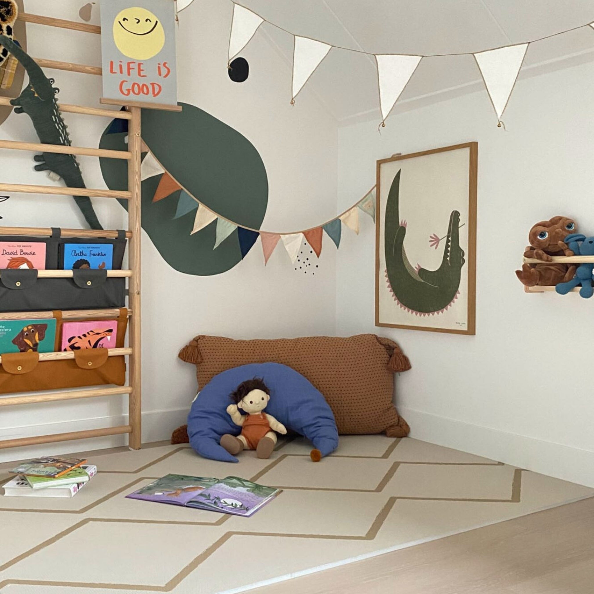Children’s reading nook with Beni - Autumn Gold - Play Mat by Eeveve, offering a soft, decorative foam surface for safe toddler activities.
