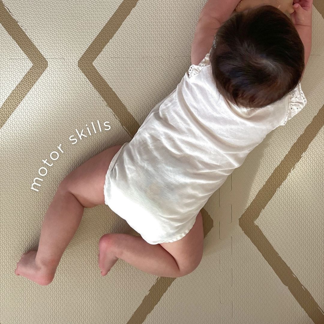 Play mat surface to train baby's motor skills